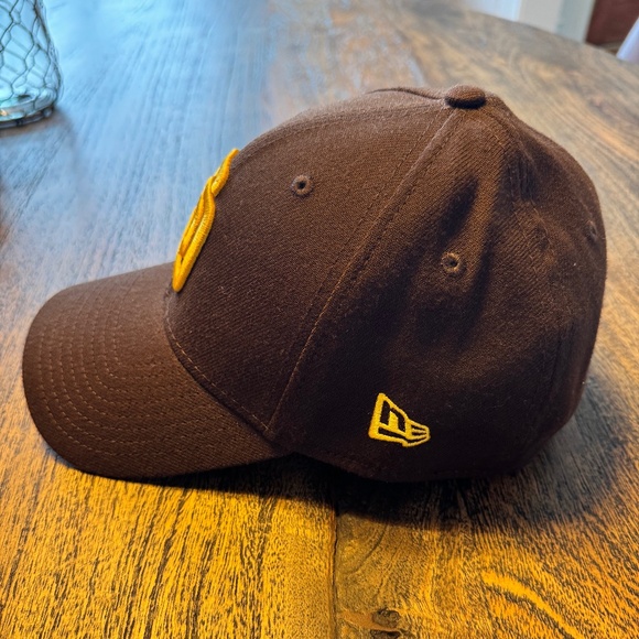 Men's New Era Brown San Diego Padres 2024 MLB Postseason Side Patch 39THIRTY - Picture 4 of 6